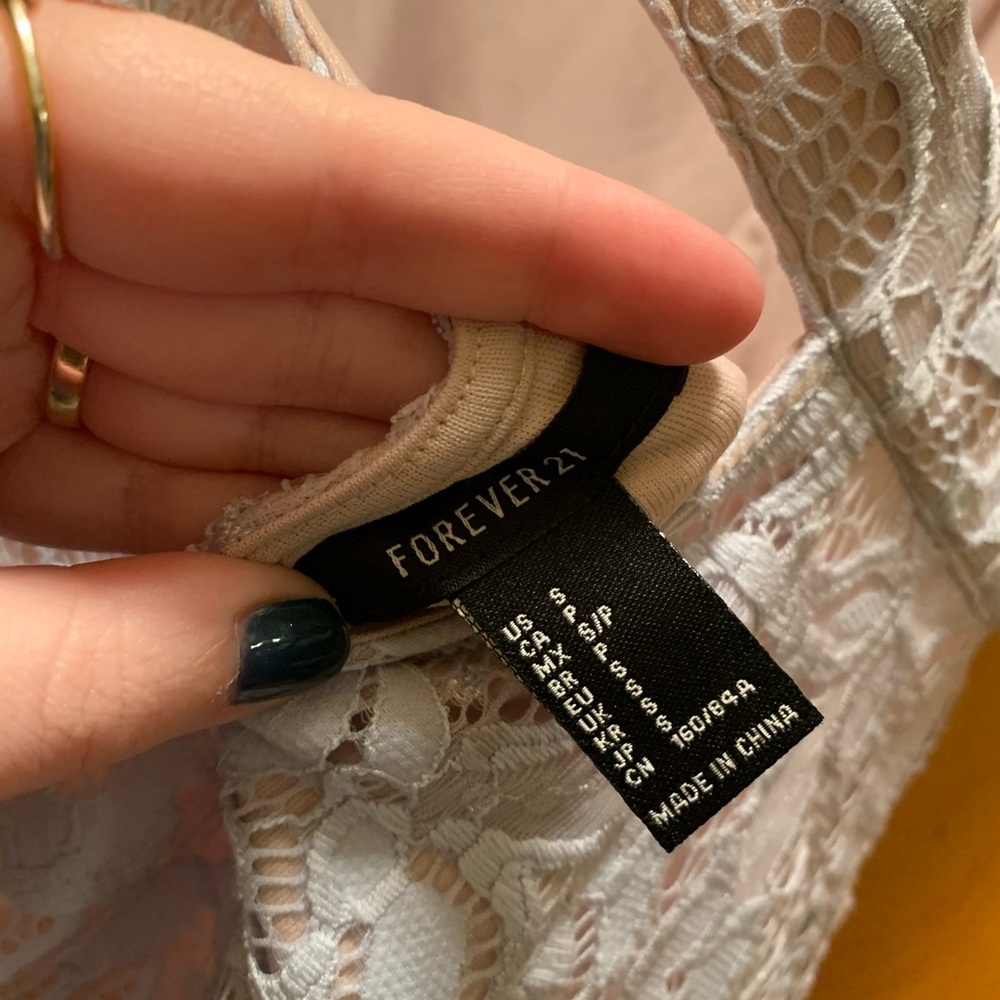 F21 Lace Open-back Dress - Picture 5 of 5